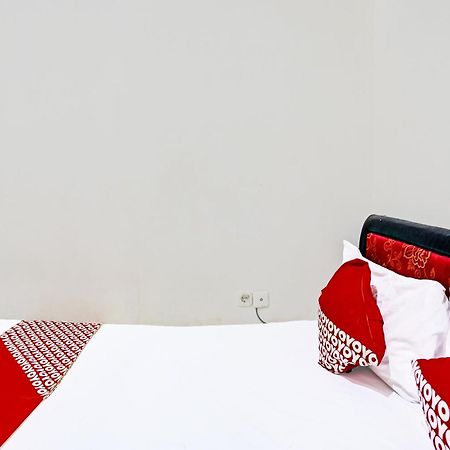 Oyo Life 92190 Arya Guest House Тулунгагунг Екстер'єр фото