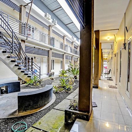 Oyo Life 92190 Arya Guest House Тулунгагунг Екстер'єр фото