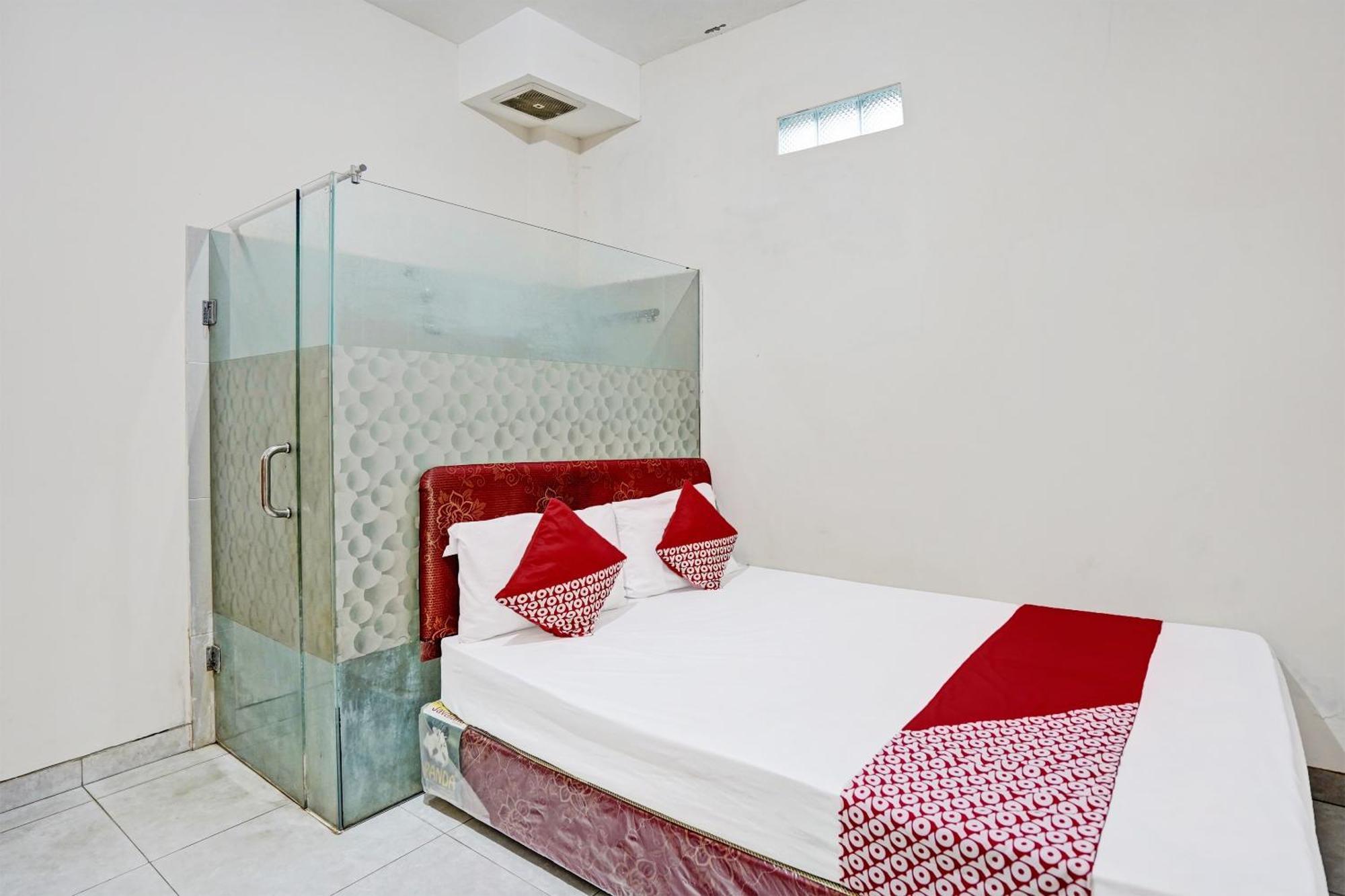 Oyo Life 92190 Arya Guest House Тулунгагунг Екстер'єр фото