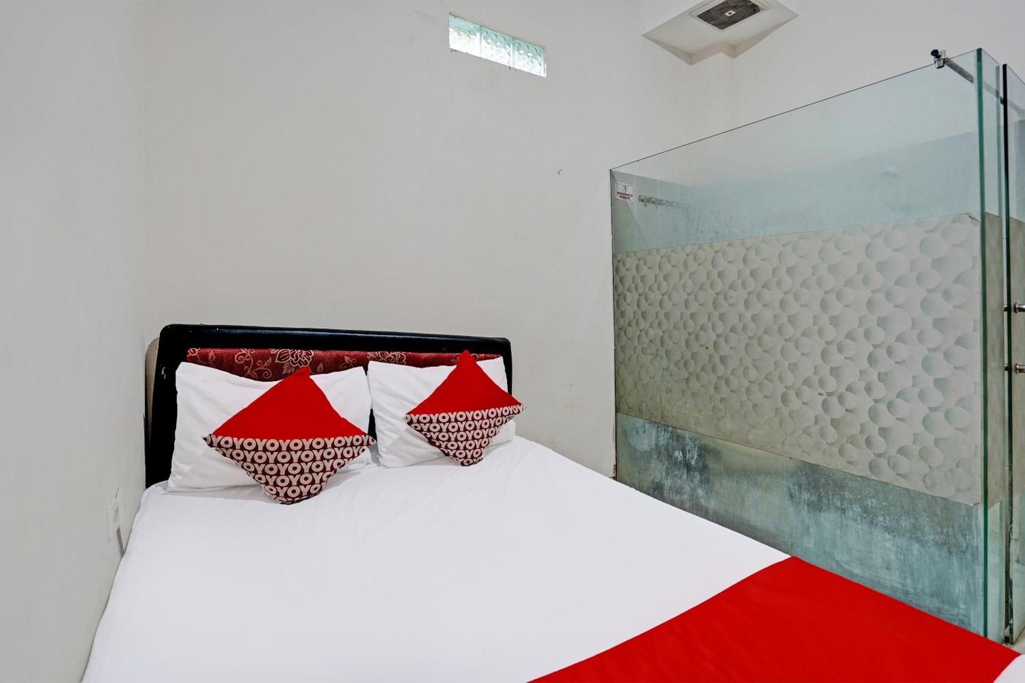 Oyo Life 92190 Arya Guest House Тулунгагунг Екстер'єр фото